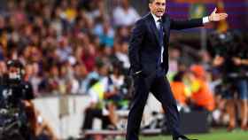 Ernesto Valverde da indicaciones en el partido del Barça contra el Girona / EFE