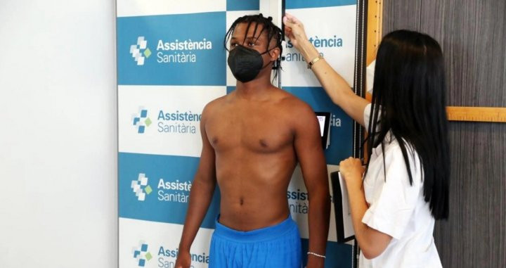 Ansu Fati pasando revisión médica / FC Barcelona