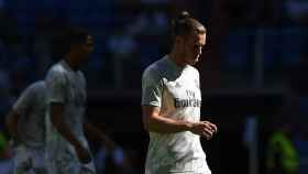 Gareth Bale reitrándose del terreno de juego con el Real Madrid / EFE