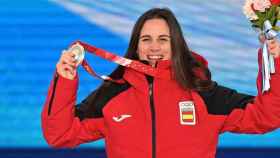 Queralt Castellet celebra su medalla de plata en los JJOO de Invierno de Pekín / EFE