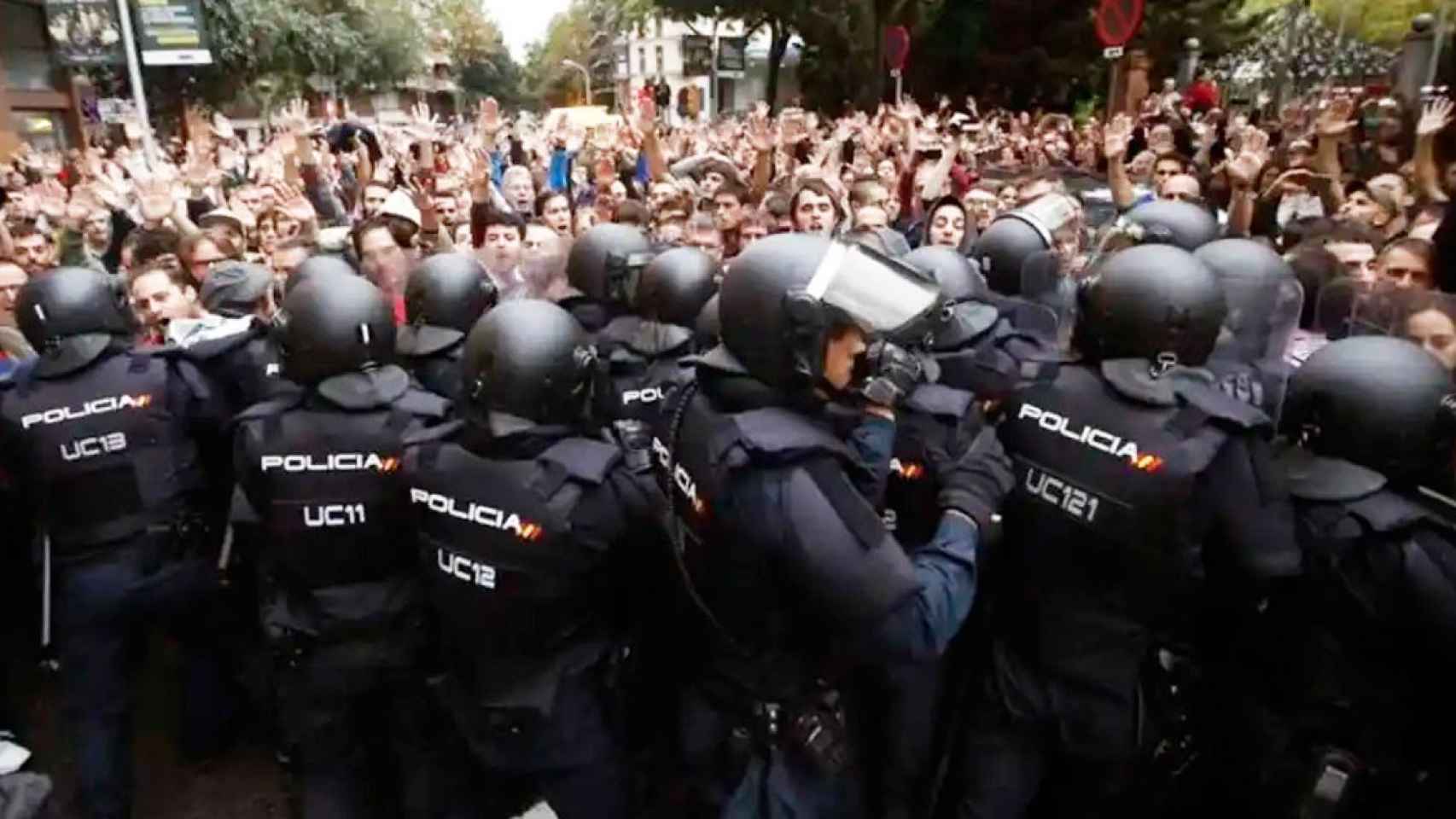 Imagen de agentes de la Policía Nacional el 1 de octubre de 2017 en Barcelona