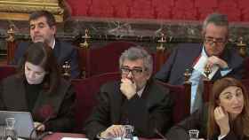 Jordi Sànchez (detrás izquierda) y Joaquin Forn (detrás derecha) en el Tribunal Supremo / EFE