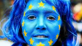 Una chica simpatizante de la Unión Europea y de Europa en general