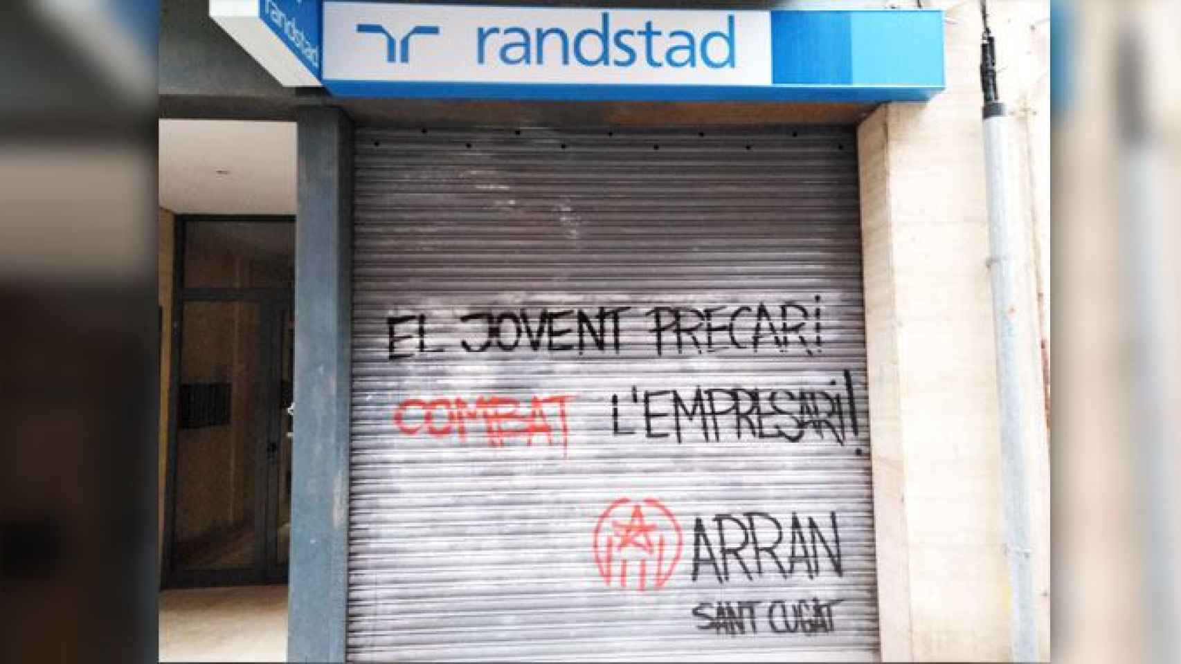 Ataque con pintura y espray de Arran contra un comercio de Sant Cugat del Vallès (Barcelona) / CG