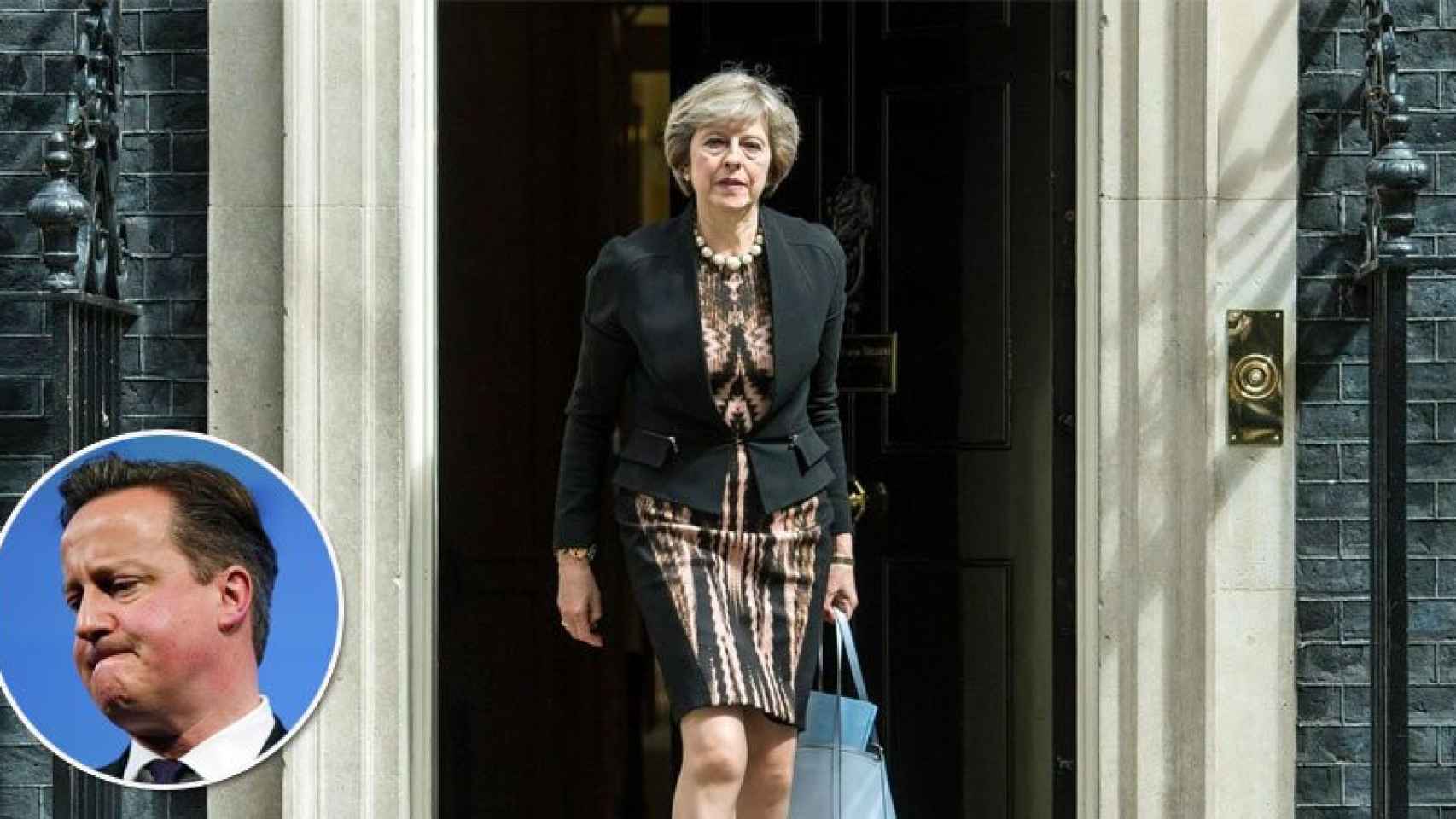 Thersa May en la puerta del número 10 de Downing Street, residencia del primer ministro británico, y el hasta ahora líder del país, David Cameron.