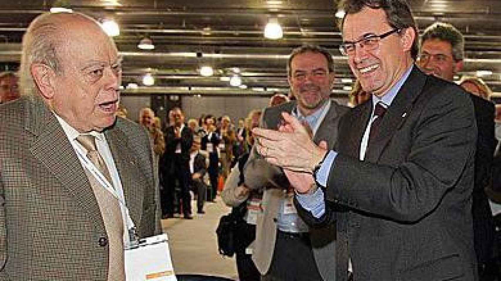 Jordi Pujol recibe los aplausos de Artur Mas