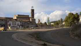 El pueblo de Súria con la mina de Iberpotash al fondo / LUIS MIGUEL AÑÓN - CRÓNICA GLOBAL