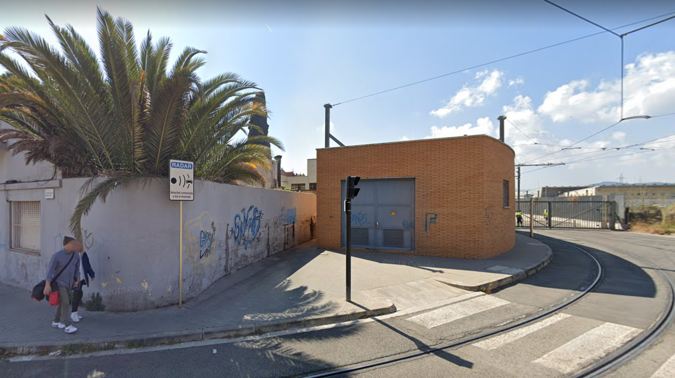 Exterior de la fábrica de Cidac, en Cornellà, donde falleció un joven de 19 años / GOOGLE MAPS