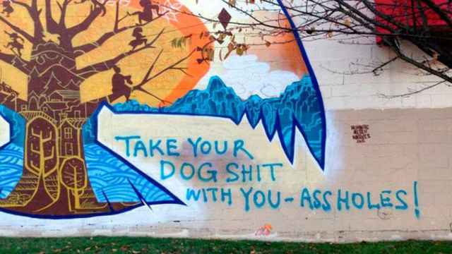 Grafiti que denuncia la suciedad en las ciudades / PXHERE