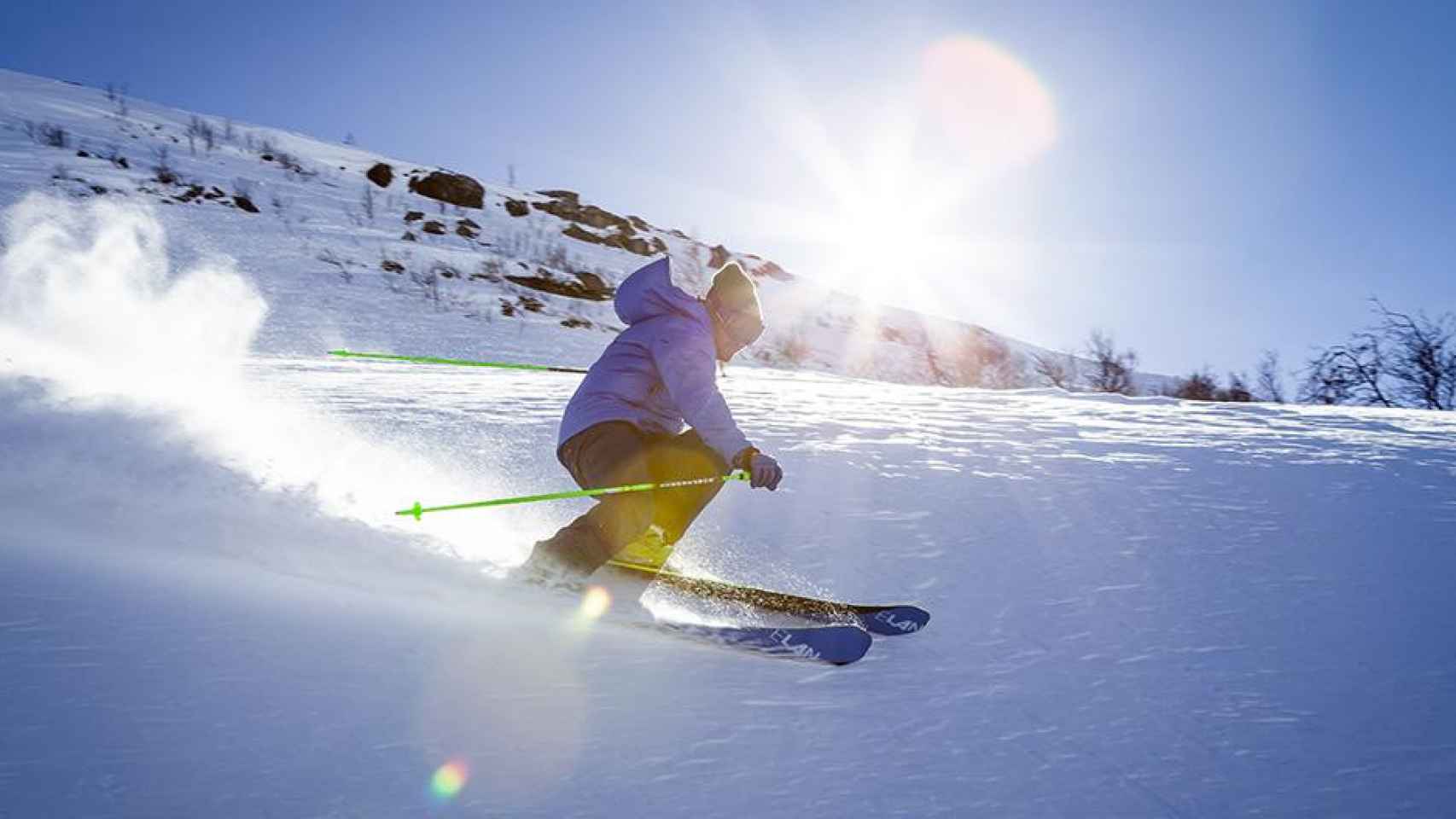 Un hombre esquiando en nieve virgen / Pixabay