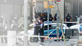 Despliegue policial en el lugar del atentado ocurrido hoy en Las Ramblas de Barcelona / EFE