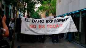 Los okupas del Banc Expropiat de Gràcia en una de sus manifestaciones tras el desalojo / EP