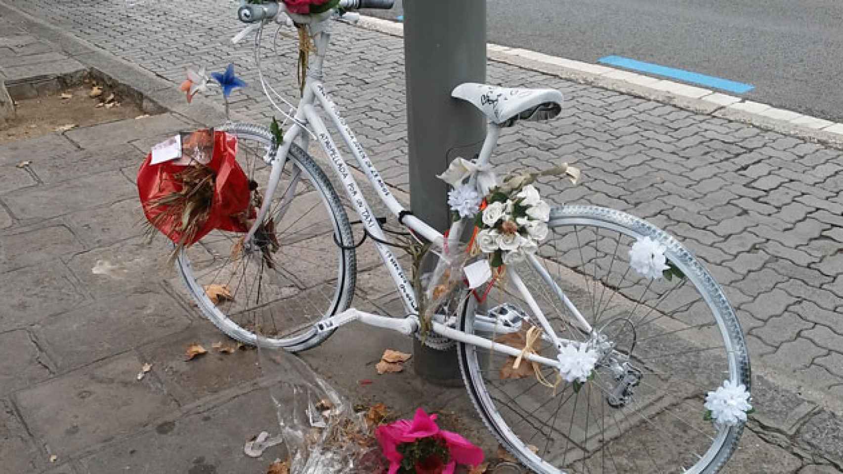 La bicicleta fantasma situada en Paral·lel, en Barcelona / CG
