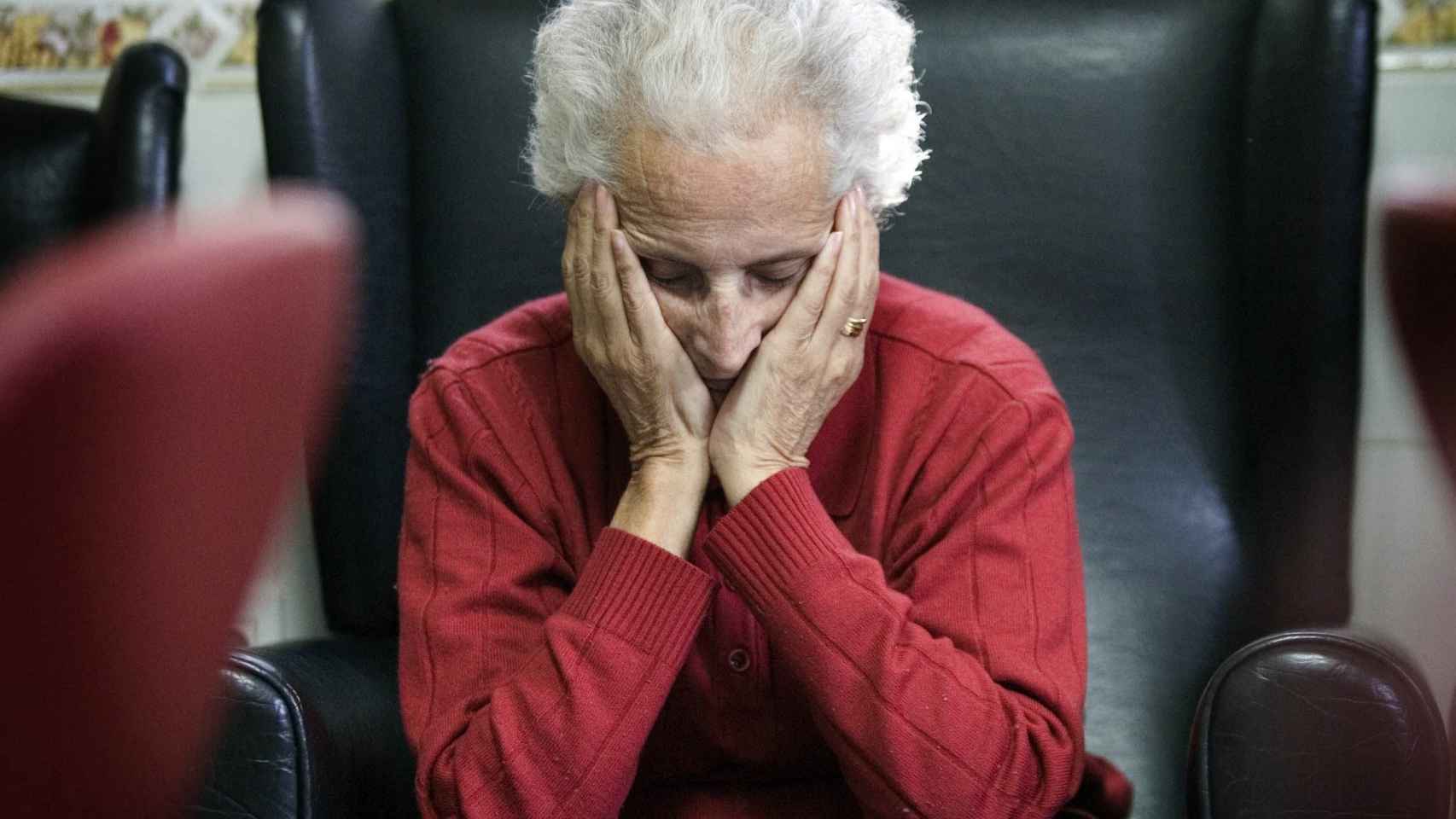 Una mujer mayor en una residencia de ancianos / EFE