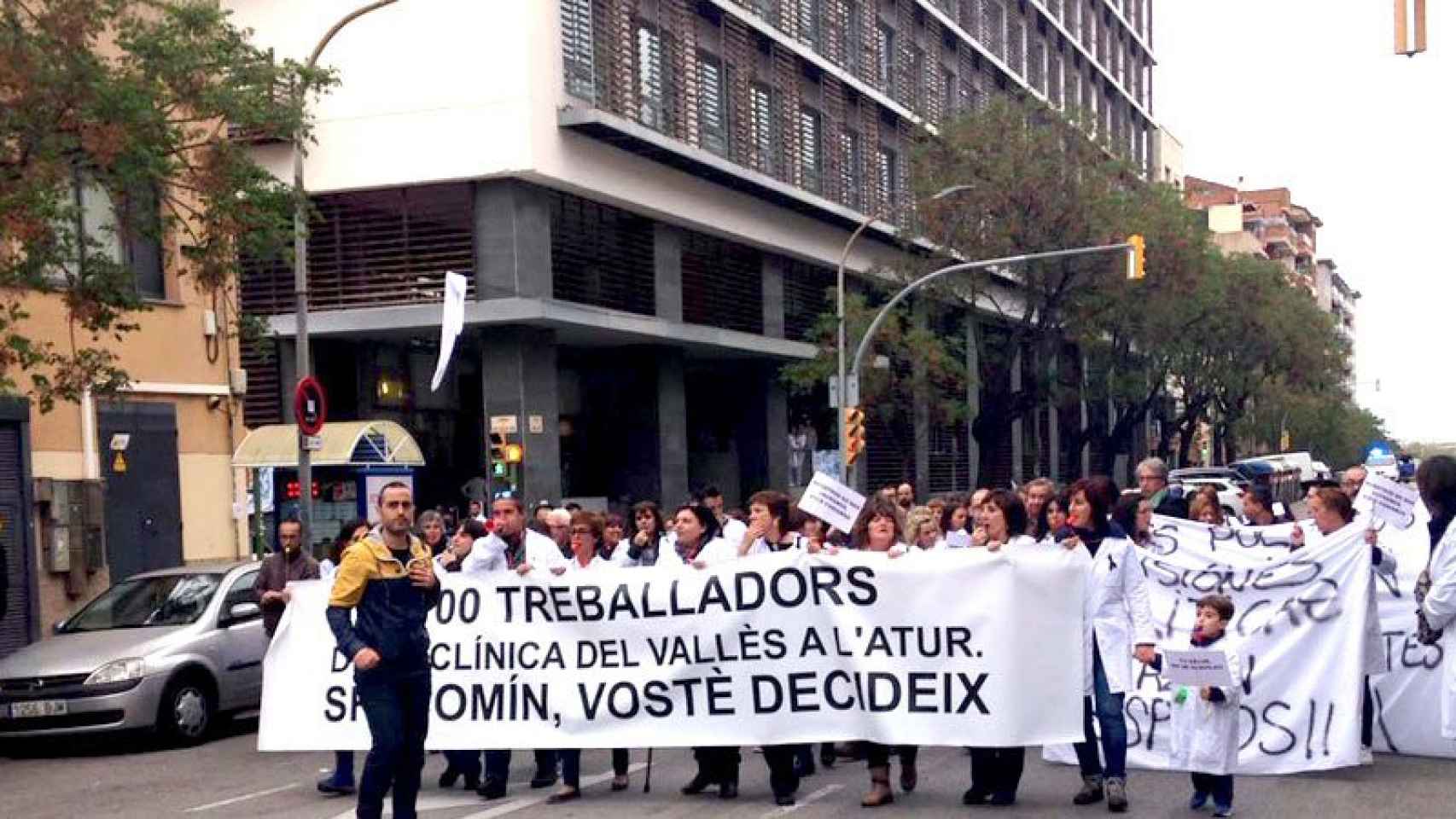 Imagen de la manifestación de protesta de los trabajadores de la Clínica del Vallés.