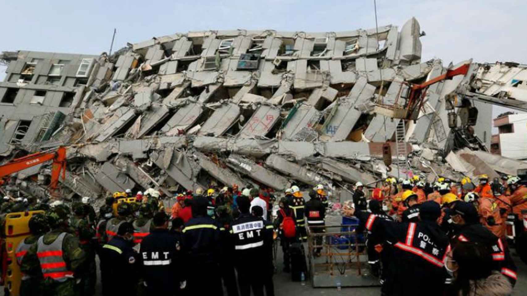 Edificio derruido tras el terremoto de este sábado en Taiwan.