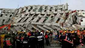 Edificio derruido tras el terremoto de este sábado en Taiwan.