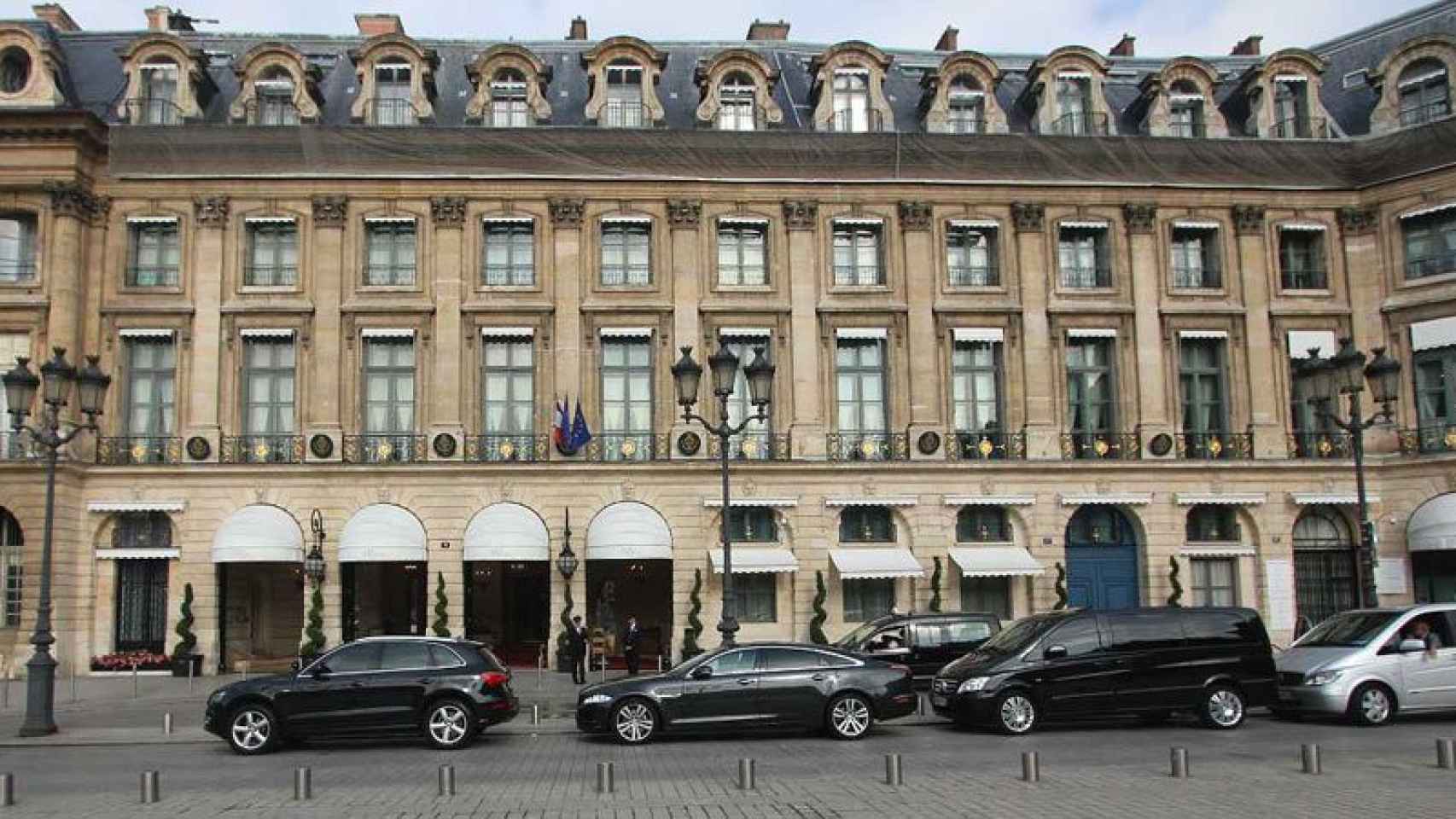 El hotel Ritz de París reabrirá en marzo tras tres años de reformas.