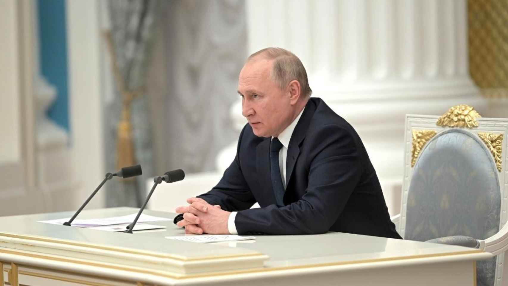 La bolsa de Moscú vuelve a operar un mes después del inicio de la invasión de Ucrania decretada por el presidente de Rusia, Vladimir Putin / EP
