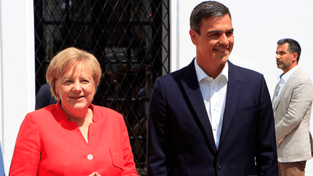 La canciller alemana, Angela Merkel, y el presidente del Gobierno, Pedro Sánchez, antes de su reunión en Sanlúcar de Barrameda / EFE