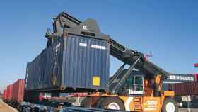 Imagen del transporte de contenedores por ferrocarril de una empresa privada tras la liberalización del sector