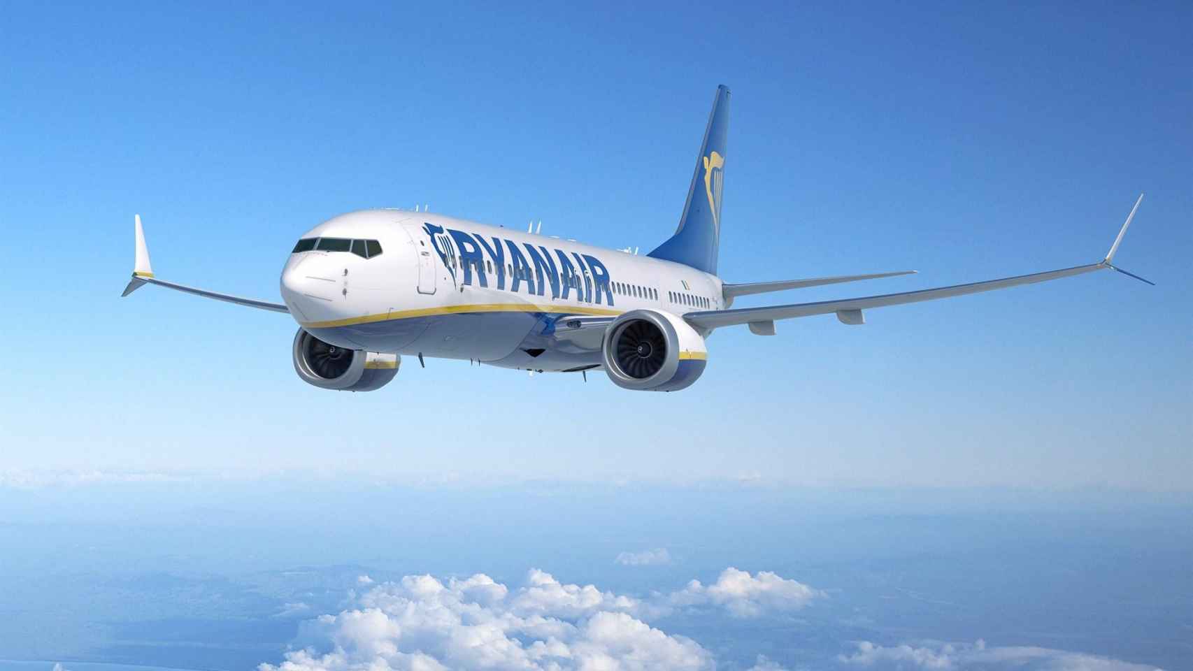 Un avión de Ryanair en pleno vuelo, en una imagen de archivo / EP