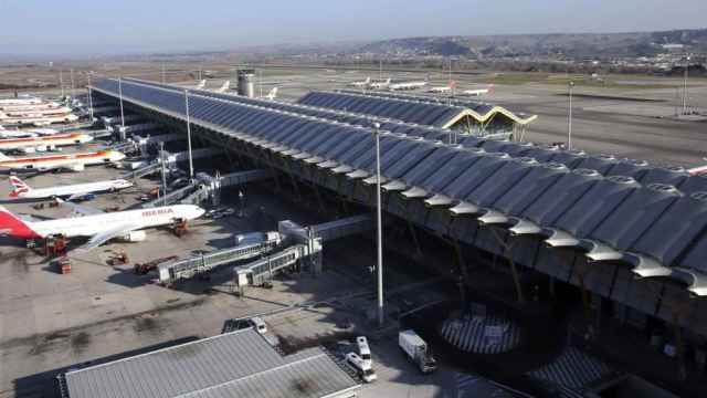Parte de la terminal T4 del aeropuerto de Barajas en Madrid, en la que Comsa ha conseguido un contrato / EFE