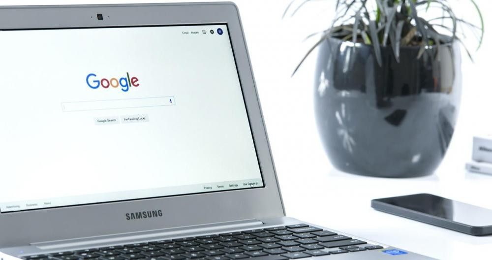 Un ordenador muestra el buscador de Google / PIXABAY
