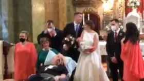 Un hombre en cuidados paliativos asiste a la boda de su hija / TWITTER