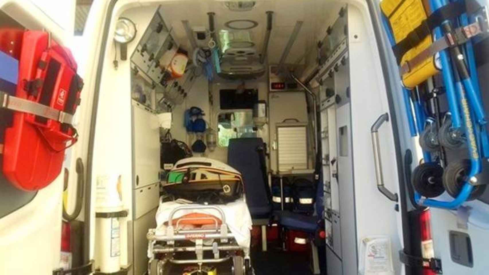 Interior de una ambulancia del 112 / EP