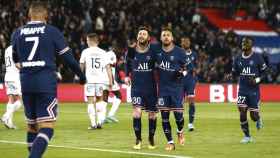 Mbappé, Messi y Neymar, celebrando un triunfo del PSG en la Ligue 1 / EFE