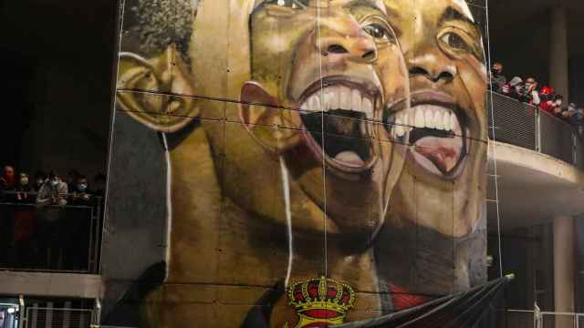 El espectacular mural a Samuel Eto’o en el Visit Mallorca Estadi / FCB