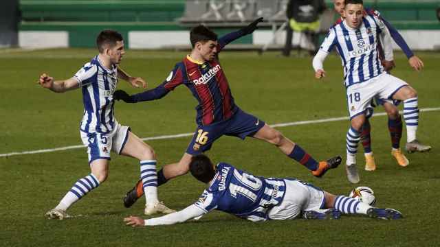 Pedri jugando contra la Real Sociedad en la Supercopa / EFE