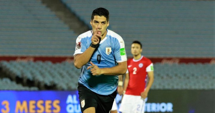 Luis Suárez celebrando su gol contra Chile / Redes