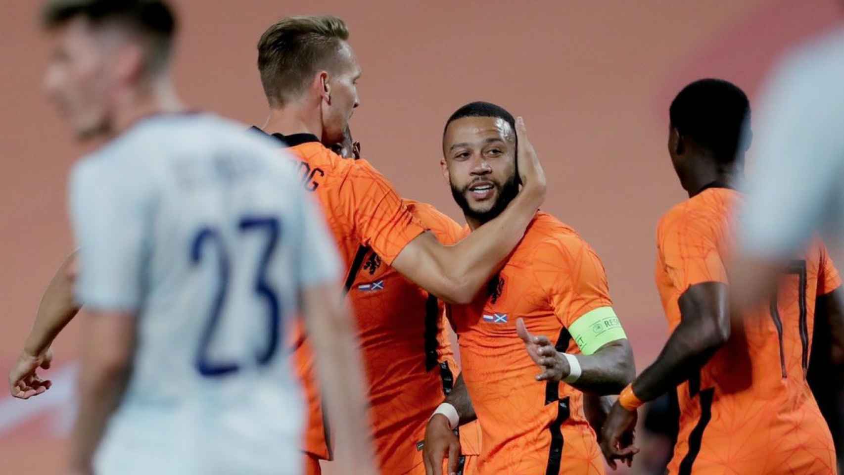 Depay celebrando un gol con Países Bajos / Países Bajos