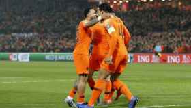 Depay y Van Dijk celebrando un gol con la selección holandesa / Redes