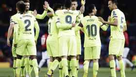 Una foto de los jugadores del Barça celebrando el gol ante el Manchester United en Old Trafford / FCB
