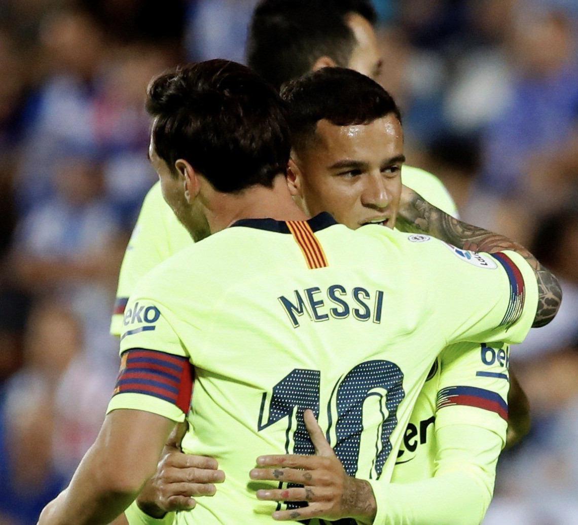 Messi y Coutinho celebran el gol del brasileño / EFE