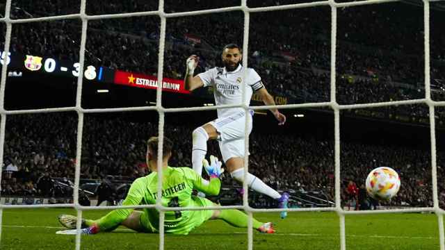 El tercer gol de Benzema en el clásico de Copa del Rey / EFE