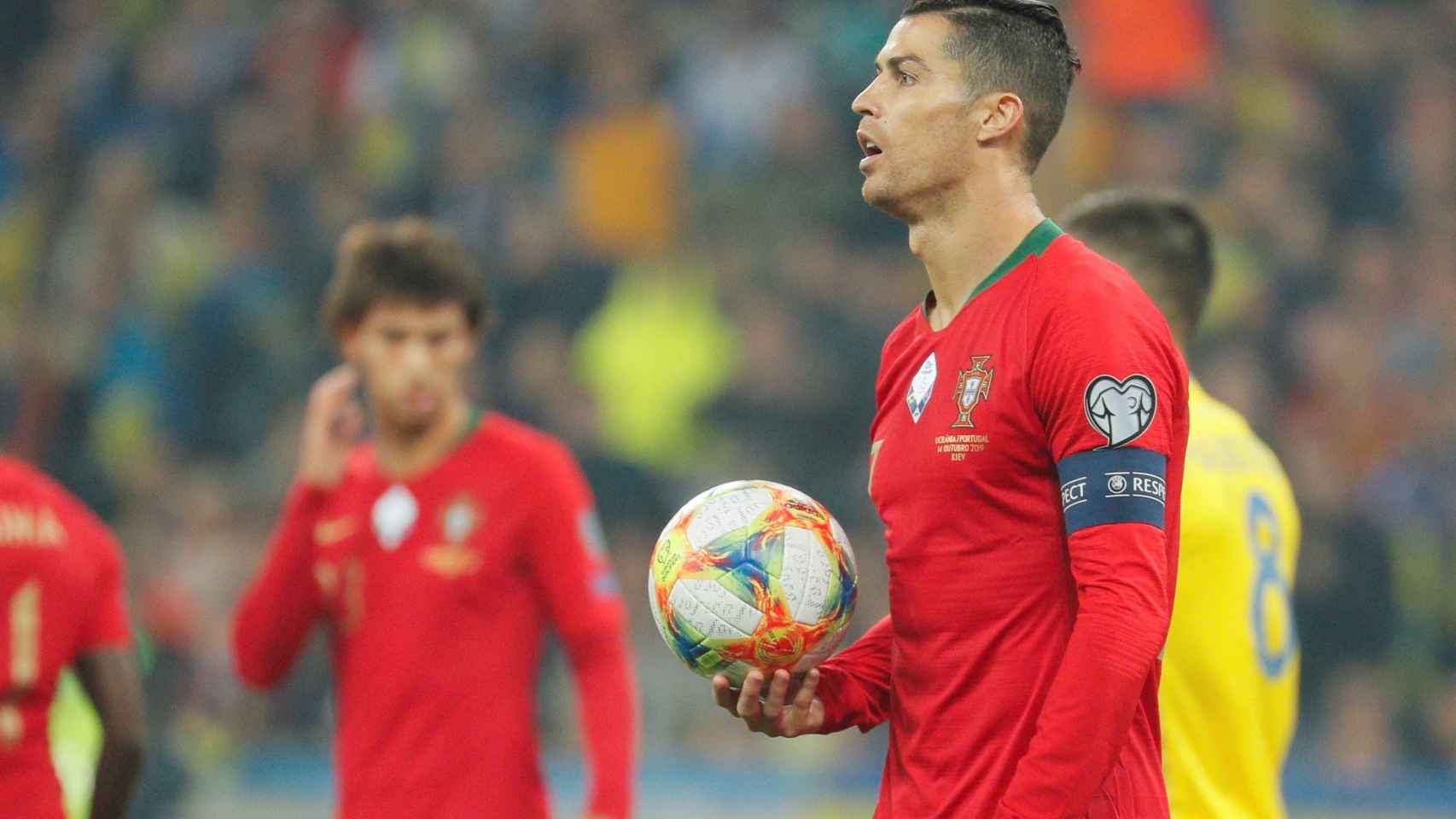Cristiano Ronaldo, en una imagen de archivo con la selección de Portugal / EFE