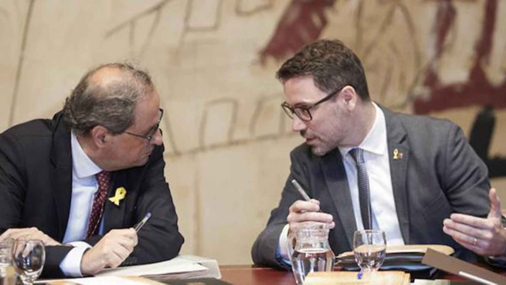 El presidente Quim torra (i) junto al secretario del Govern, Víctor Culell (d) / EFE
