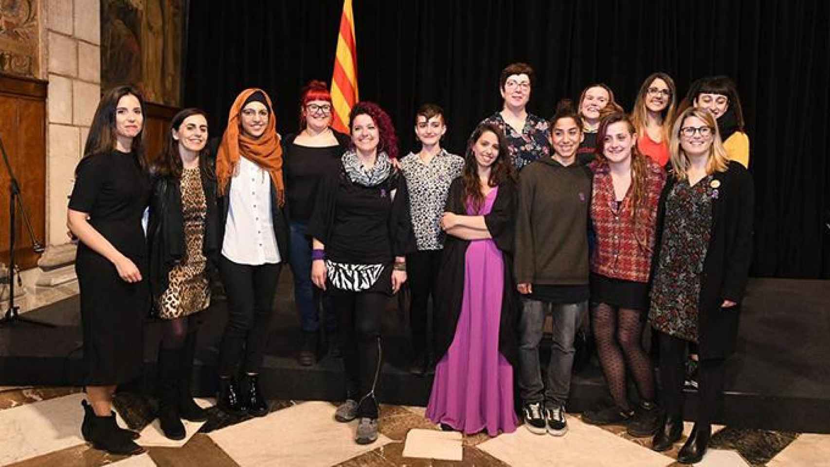 La consejera catalana de Presidencia Elsa Artadi, en primera fila a la derecha, junto a otras invitadas del acto institucional del 8M / GENCAT