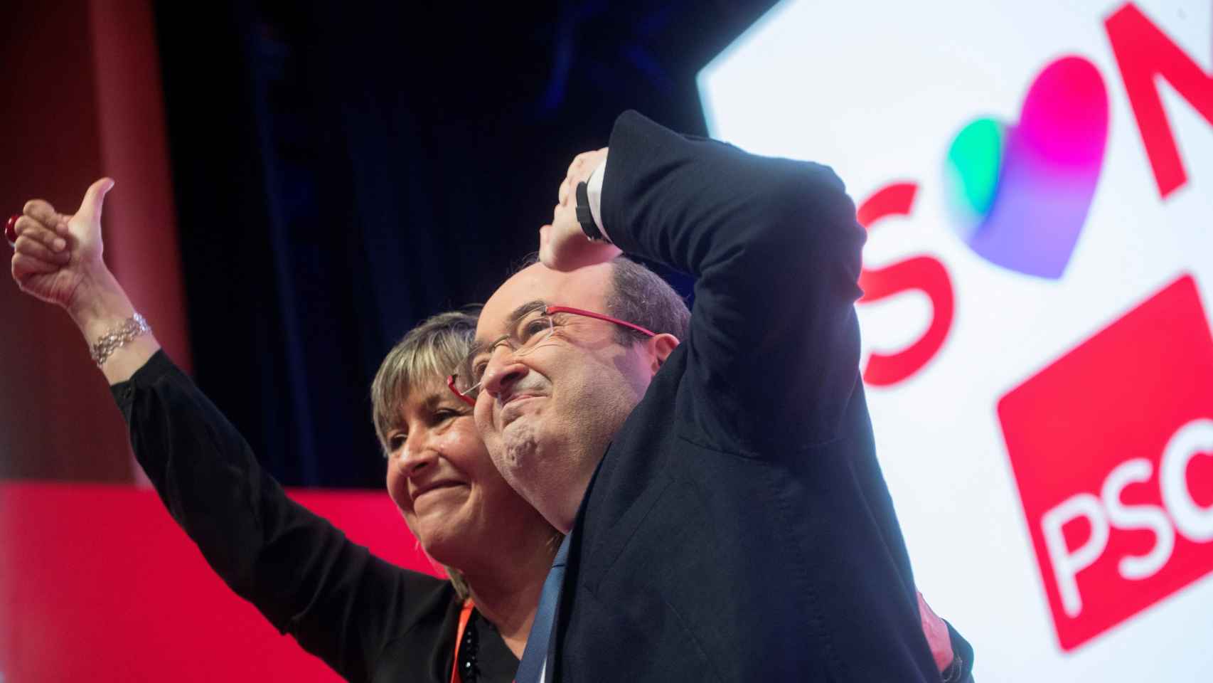 Miquel Iceta, junto a Nuria Marín, en la clausura del congreso del PSC / EFE