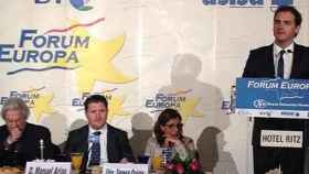 El candidato europeo de C's, Javier Nart, acompañado del líder de la formación, Albert Rivera, en un desayuno informativo de Nueva Economía Forum