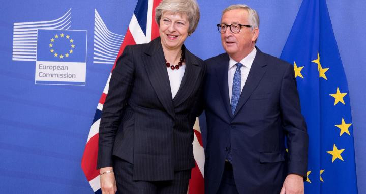 Jean-Claude Juncker y la primera ministra británica, Theresa May / CG