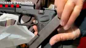 Arma intervenida a los asaltantes de casas de Tarragona / MOSSOS D'ESQUADRA