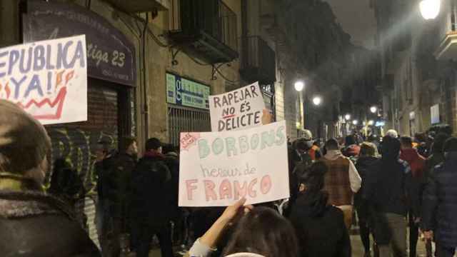 Marcha contra el encarcelamiento de Pablo Hasél el pasado lunes en Barcelona / EB