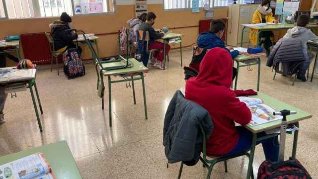 Un grupo de alumnos durante la clase en un centro escolar / EP