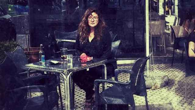 La cineasta Isabel Coixet, en la terraza de un bar / isabel.coixet (INSTAGRAM)