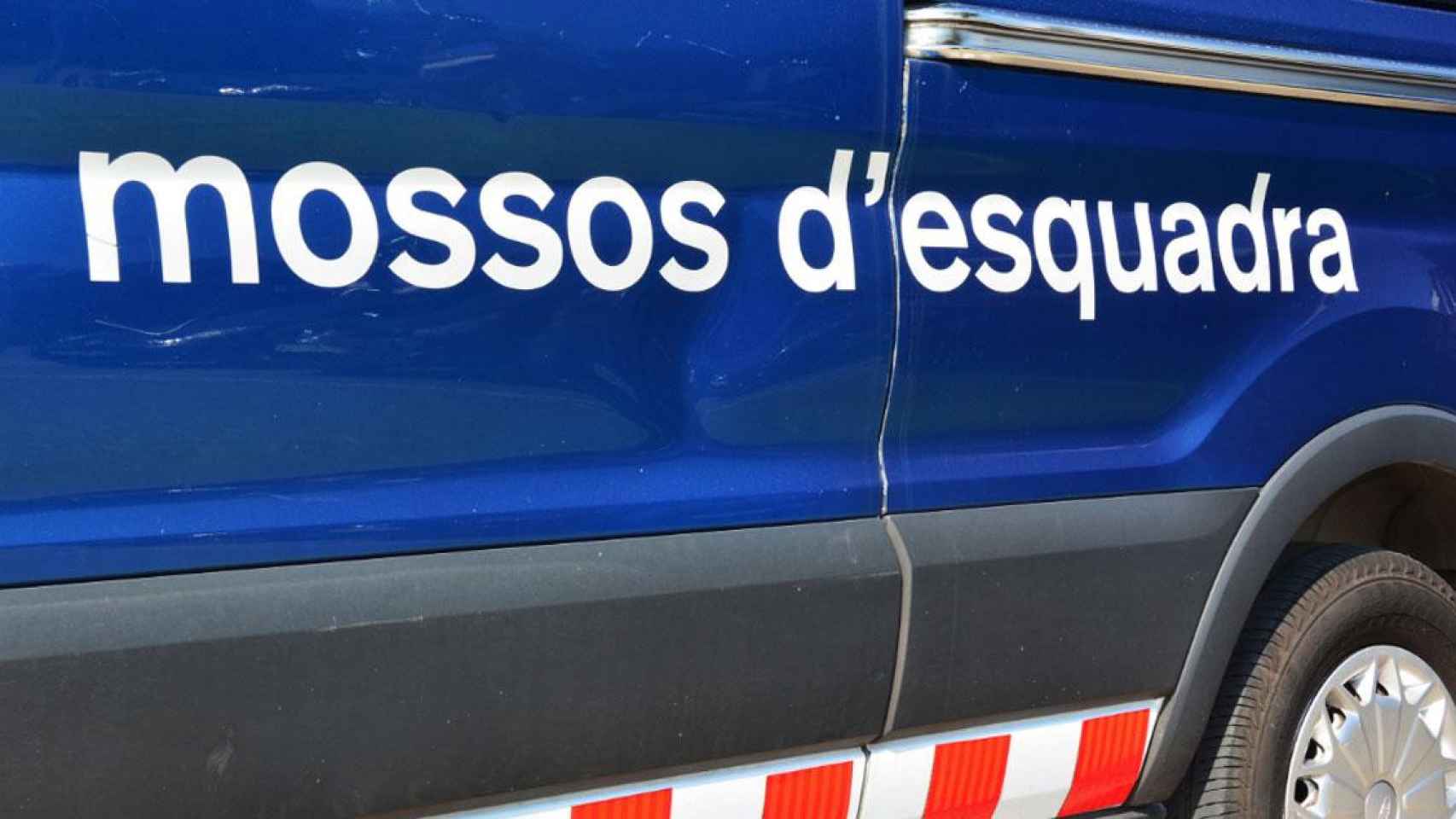 Un coche patrulla de los Mossos d'Esquadra, que investigan los apuñalamientos en Vila Olímpica / MOSSOS